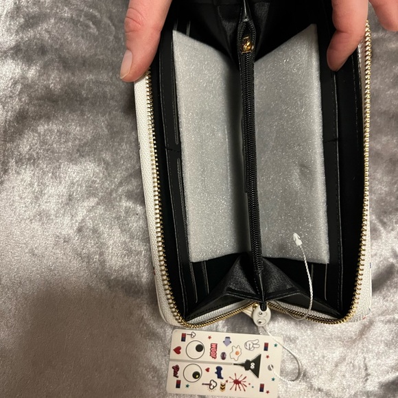 Eyes on you by Michelle boutique wallet - Picture 2 of 2